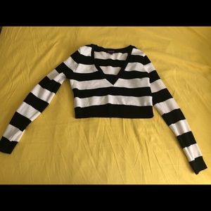 Black and white long sleeve crop top.